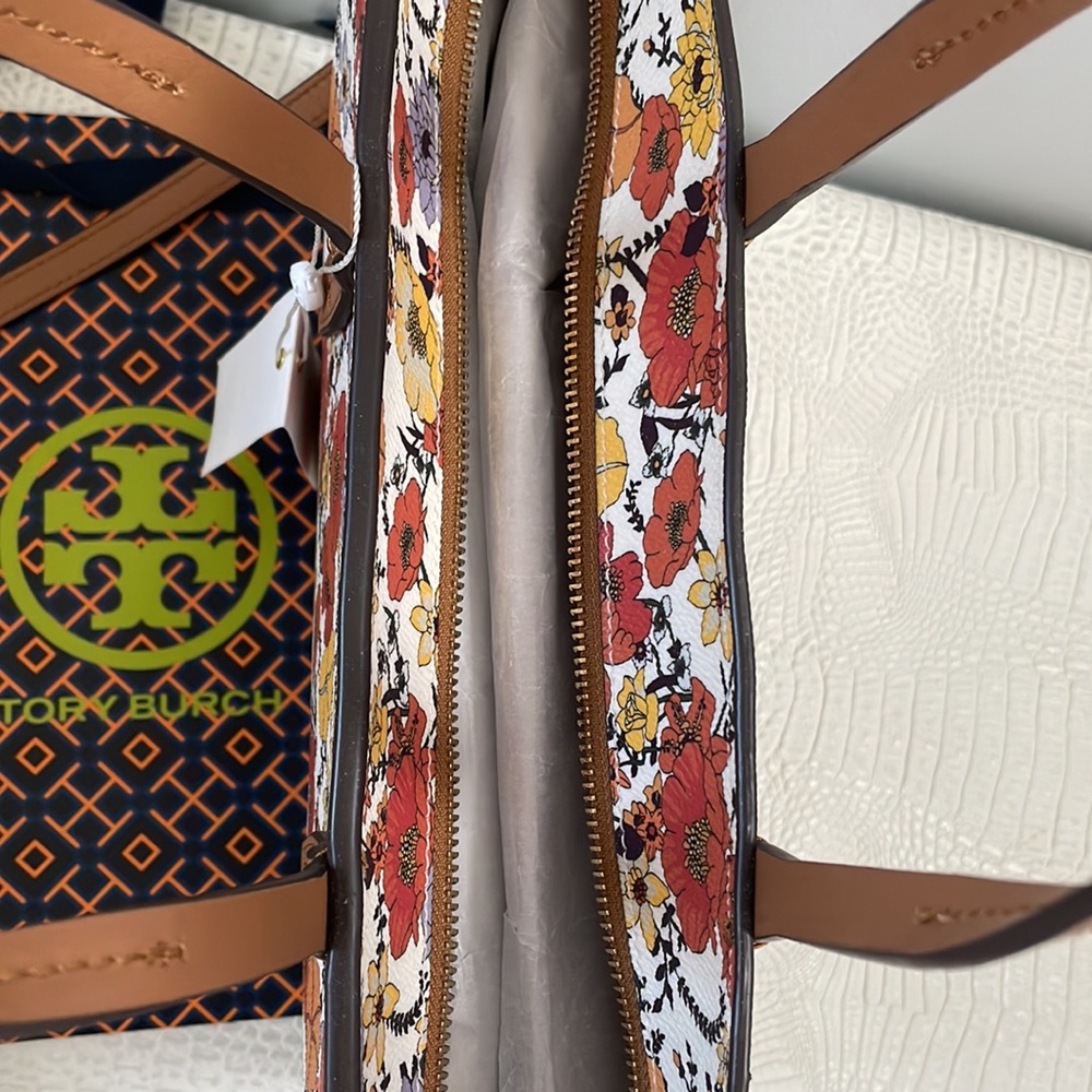 NWT Gorgeous Tory Burch Kerrington Zip Tote. - Picture 7 of 13